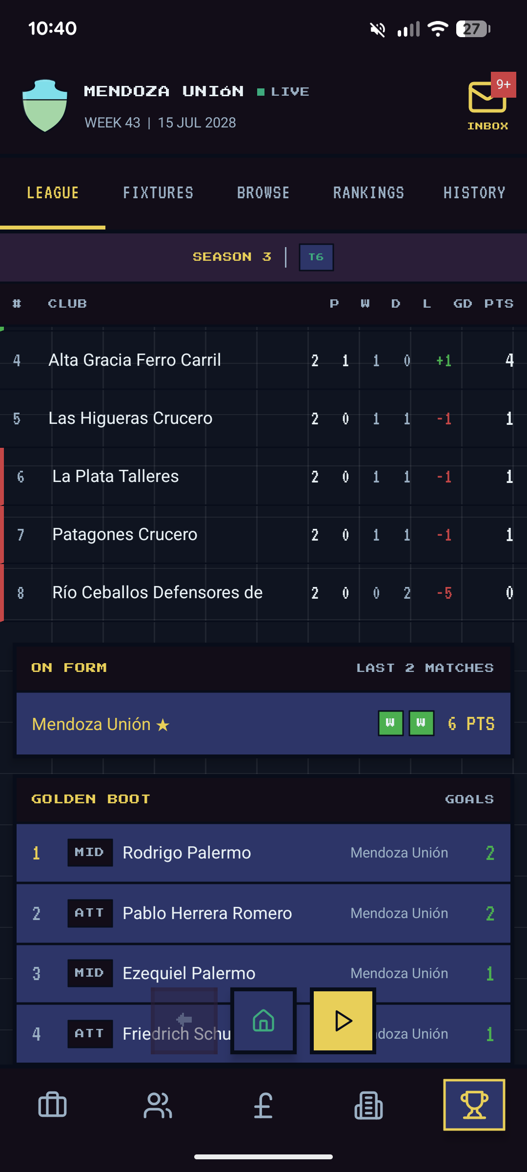 League progress — Season 3, T6, Week 43, standings showing top and bottom half after 2 rounds played